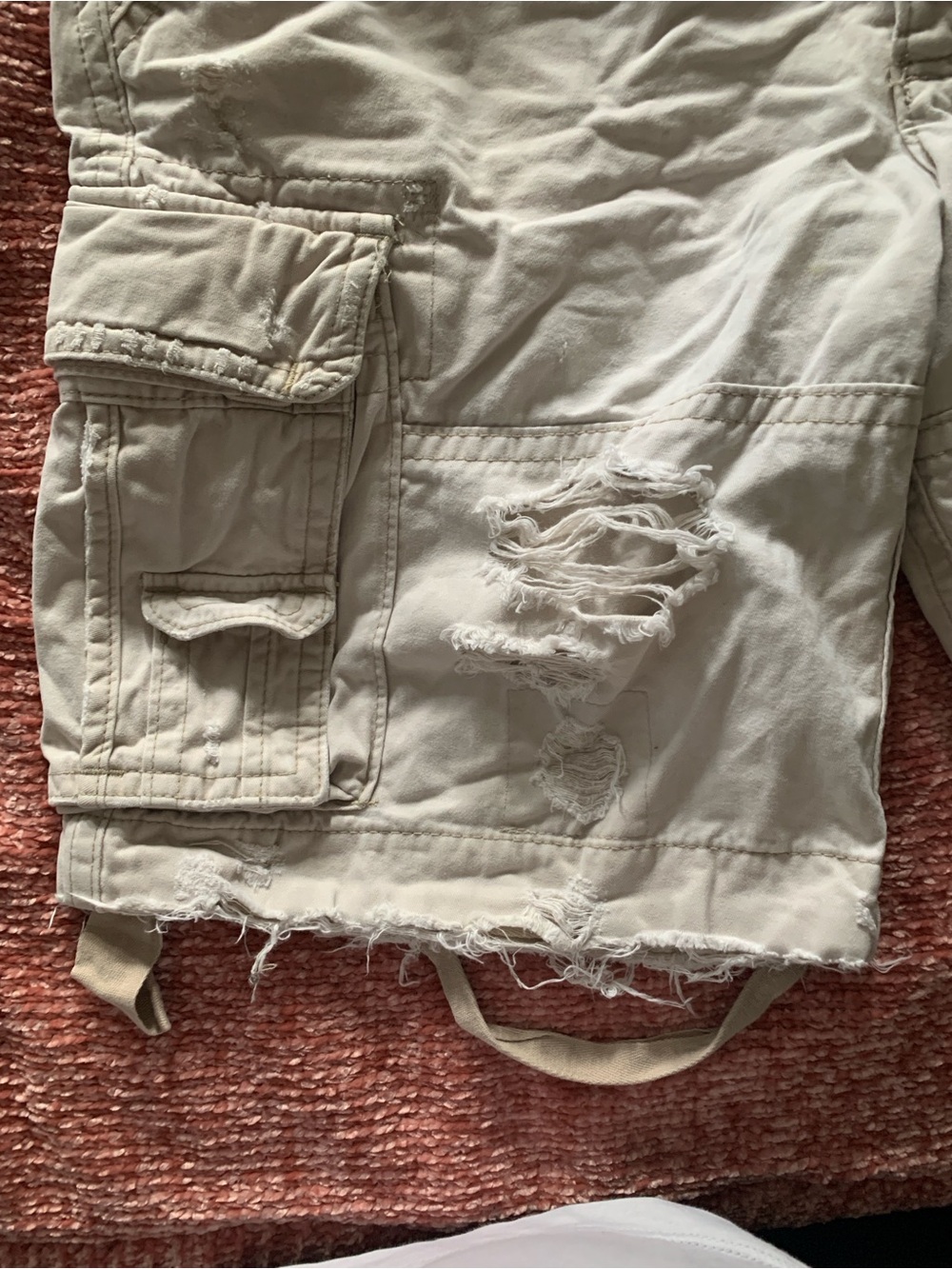 Pre-Owned: Abercrombie & Fitch Men's Distressed Cargo Shorts - Cream. - Picture 5 of 14